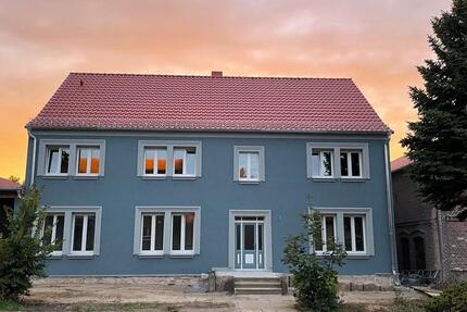 1. OG links, Wohnen auf liebevoll saniertem Vierseitenhof 2.5 zimmer