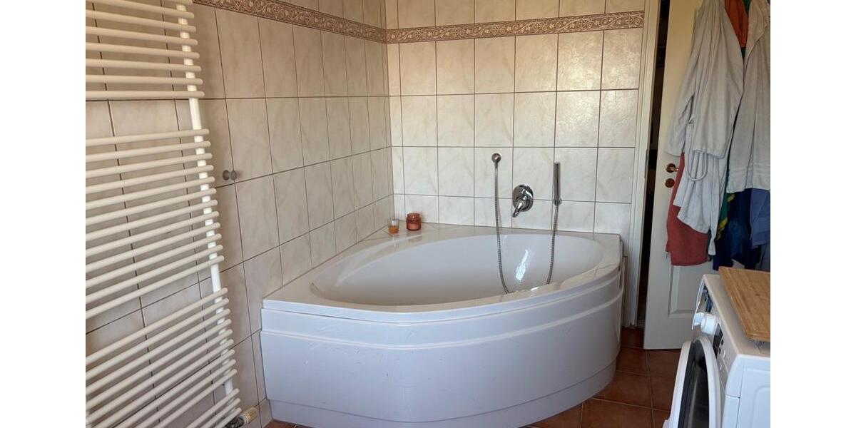 Dachgeschoßwohnung Burglengenfeld - 4 Zimmer, 94 m&sup2;, 945&euro; | Angebot:25402264