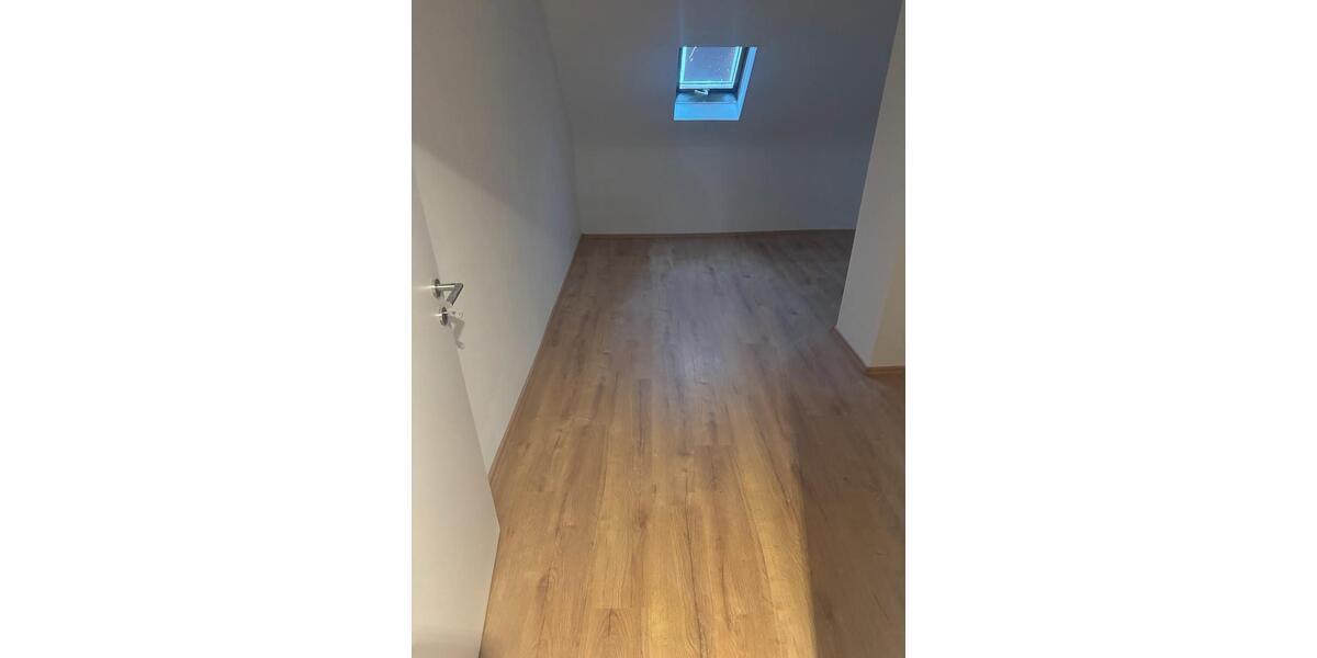 Dachgeschoßwohnung Neustadt bei Coburg - 3 Zimmer, 85 m&sup2;, 700&euro; | Angebot:24754374