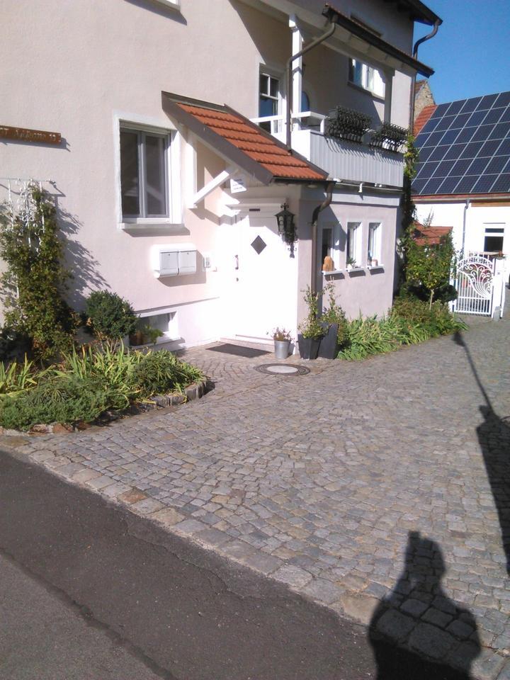 Großz. Einfam.haus mit Einl.w., Hof, Garten, Garage in Gernach