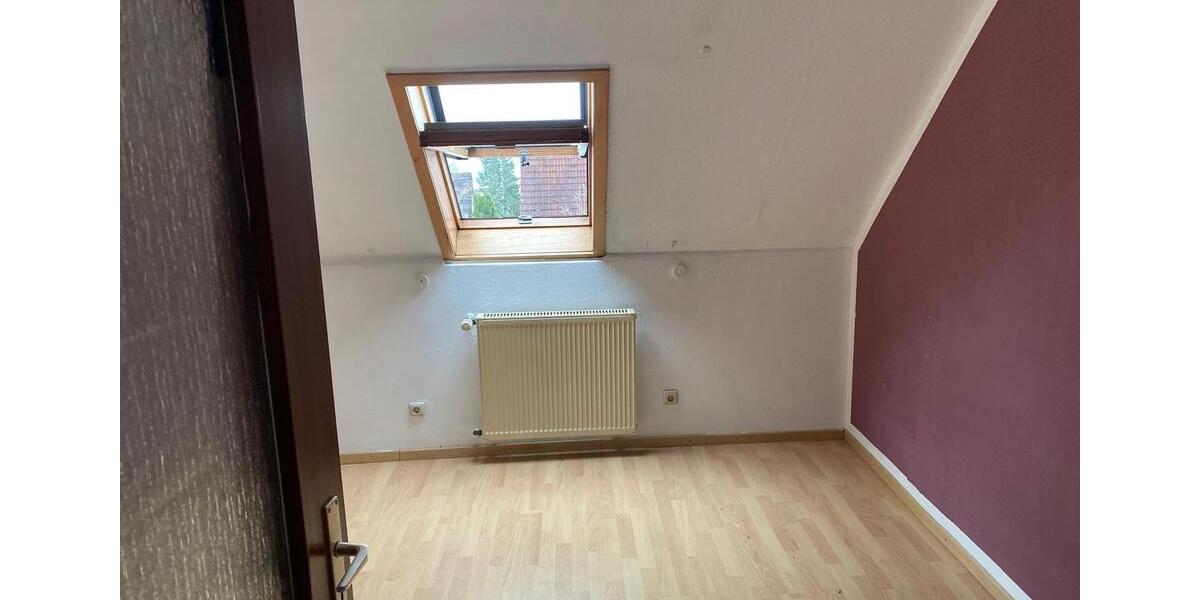 Etagenwohnung Ehringshausen - 5 Zimmer, 145 m&sup2;, 1.500&euro; | Angebot:24782704