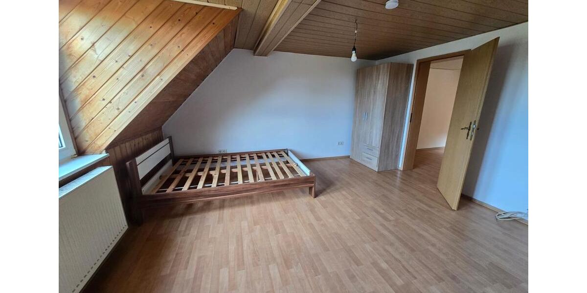Dachgeschoßwohnung Weißenfels - 2.5 Zimmer, 67 m&sup2;, 400&euro; | Angebot:25805154