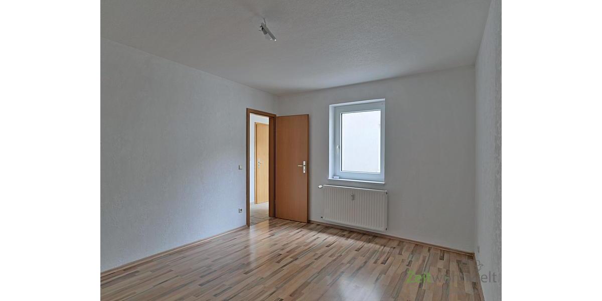 (12236_08) MGN: renovierte 2-Zimmer-Wohnung in der Innenstadt, preiswerte Einbauküche und Möbel möglich - Etagenwohnung Meiningen | Angebot:27306747