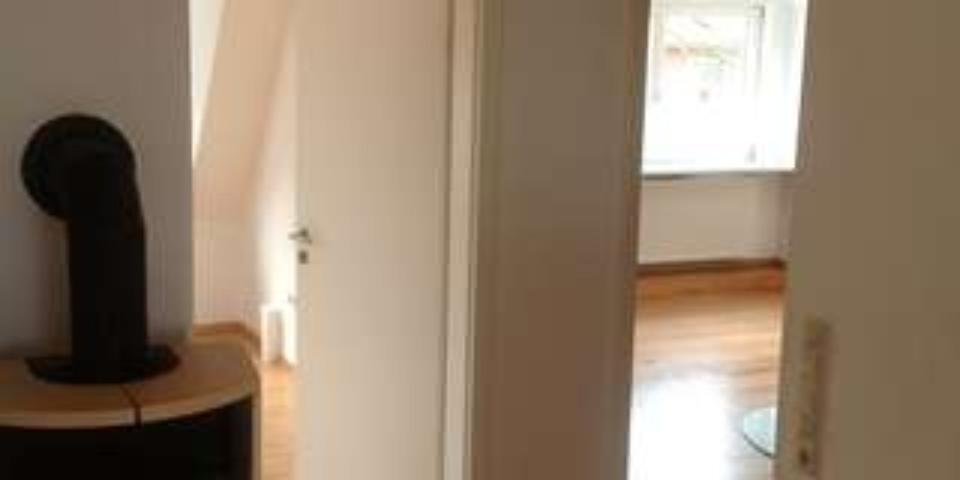 Dachgeschoßwohnung Bad Oldesloe - 3.5 Zimmer, 90 m&sup2;, 1.200&euro; | Angebot:24823930