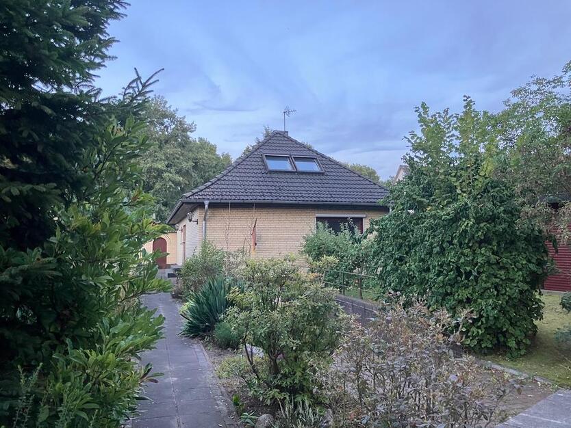 Großzügiger Winkelbungalow, Haus, Wohnung, Haushälfte
