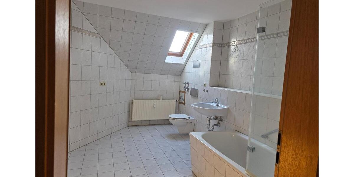 Dachgeschoßwohnung Löbau - 3 Zimmer, 93 m&sup2;, 500&euro; | Angebot:25269284