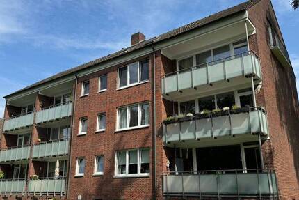 Sehr gepflegte 2,5-Zi.-Whg. mit großem Balkon zwischen Stadtpark und Alsterlauf