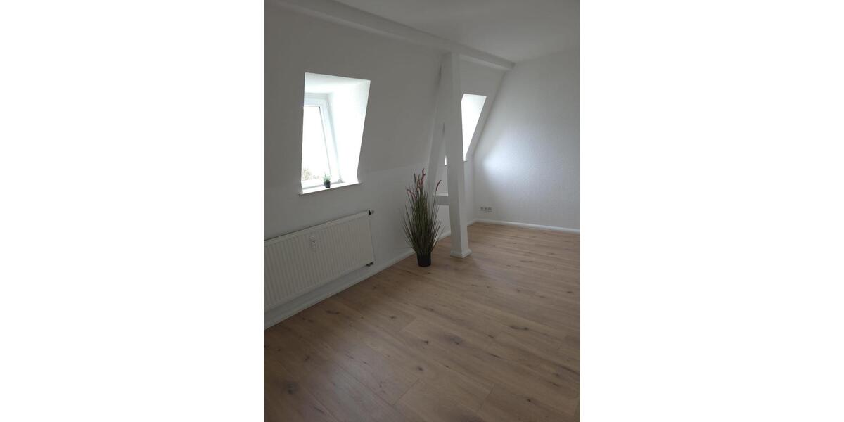 Dachgeschoßwohnung Meerane - 3 Zimmer, 71 m&sup2;, 560&euro; | Angebot:26038819