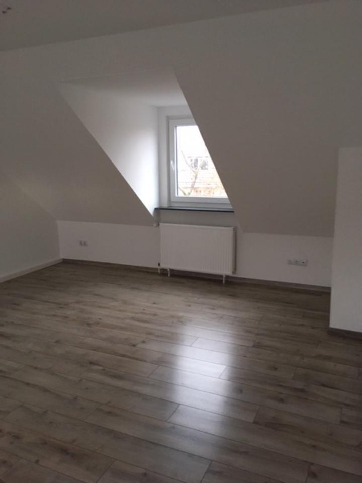 Attraktive, großzügige 3-Zimmer-Dachgeschosswohnung mit EBK zimmer