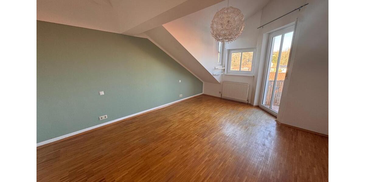 Ich biete eine charmante, lichtdurchflutete Maisonettewohnung in Kaiserslautern Mühlstrasse an. 3 zimmer