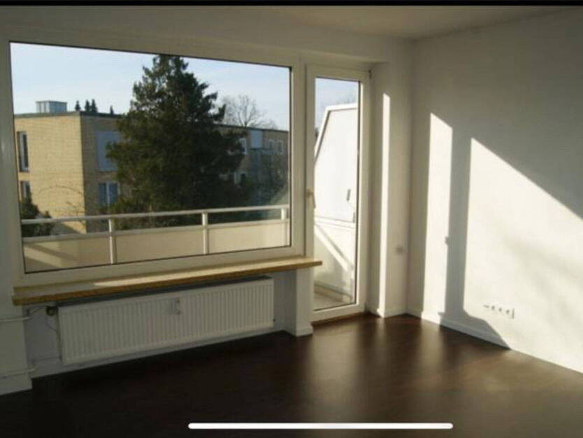 Zentrale 2-Zimmer-Wohnung mit Balkon und Einbauküche in Rellingen