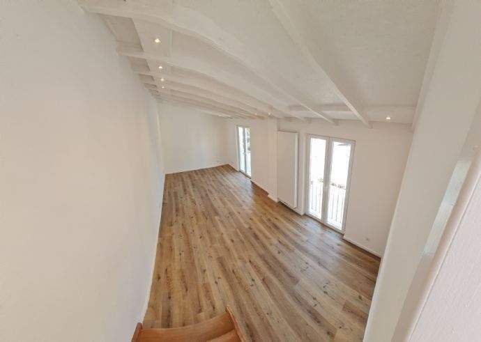 Etagenwohnung Wiesbaden Mainz-Kostheim - 4 Zimmer, 146 m&sup2;, 2.100&euro; | Angebot:26435757