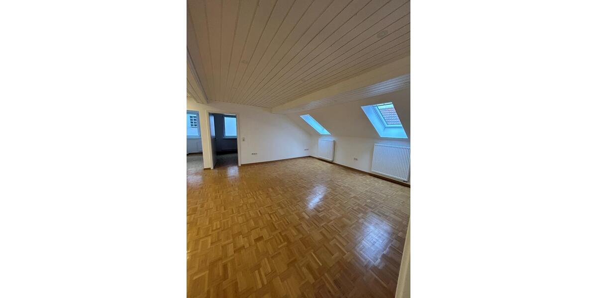 Dachgeschoßwohnung Maßbach - 3 Zimmer, 100 m&sup2;, 900&euro; | Angebot:26383213