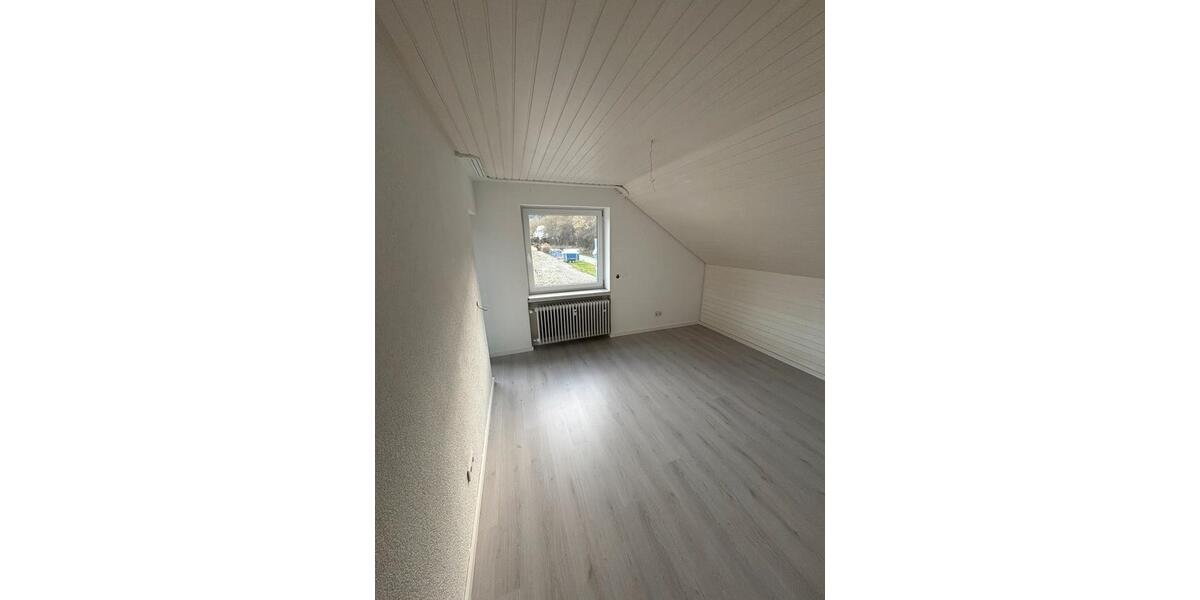 Dachgeschoßwohnung Tauberbischofsheim - 3 Zimmer, 110 m&sup2;, 850&euro; | Angebot:24840624