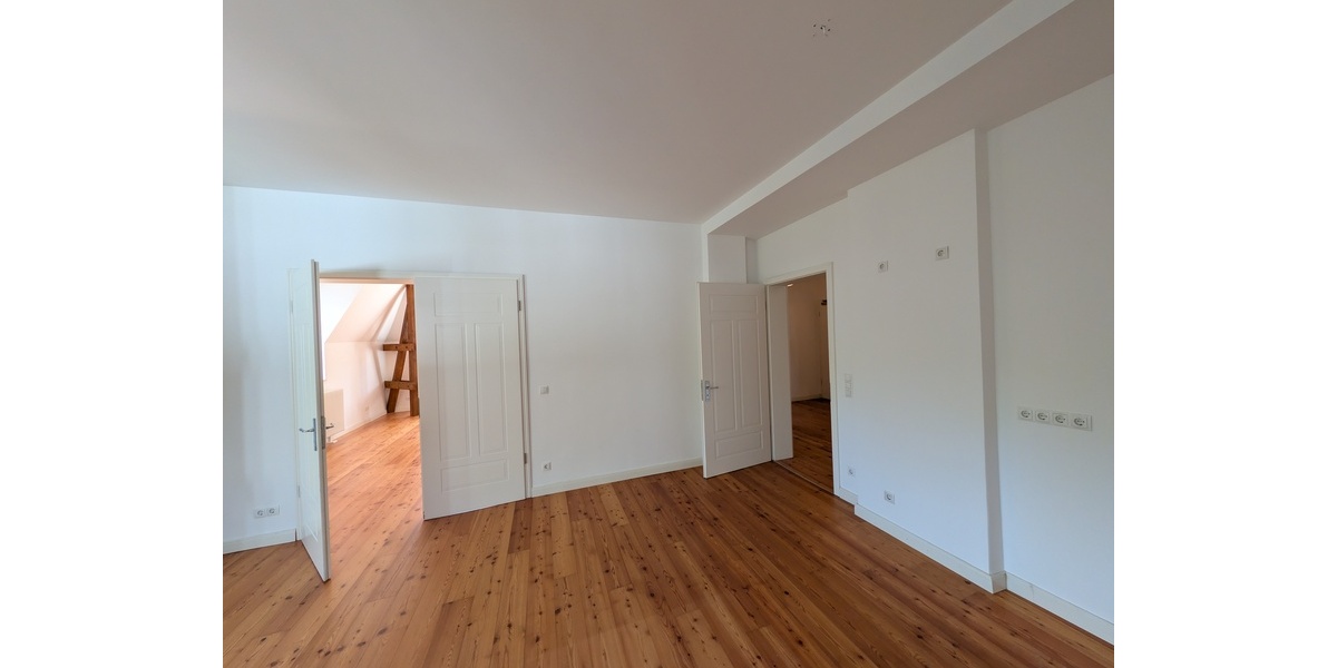33 m-Dachgeschoss (2 Zimmer) in herzlicher Berufstätigen-WG - Zimmer Magdeburg Altstadt | Angebot:27055772