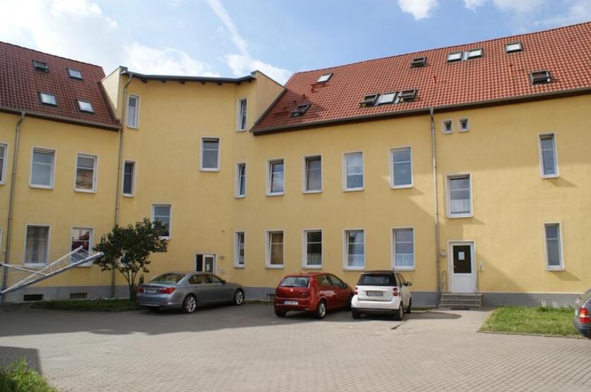 helle 3-RaumWohnung, Erdgeschoß, PKW-Stellplatz möglich, in Köthen