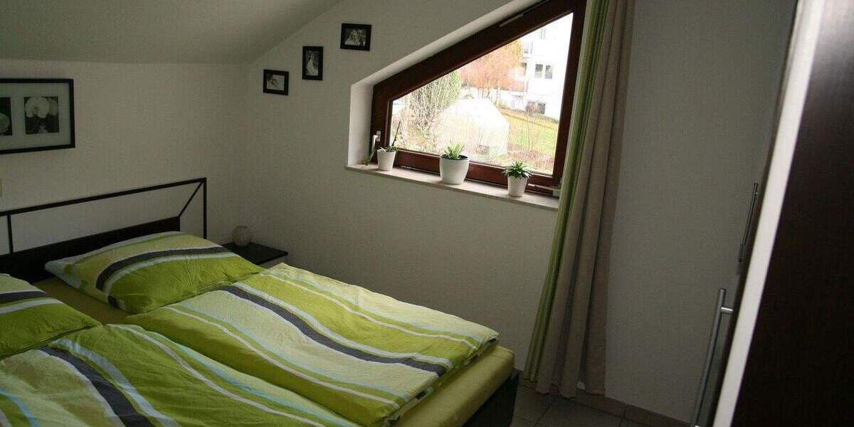 Etagenwohnung Pforzheim Südweststadt - 2 Zimmer, 70 m&sup2;, 755&euro; | Angebot:25096073