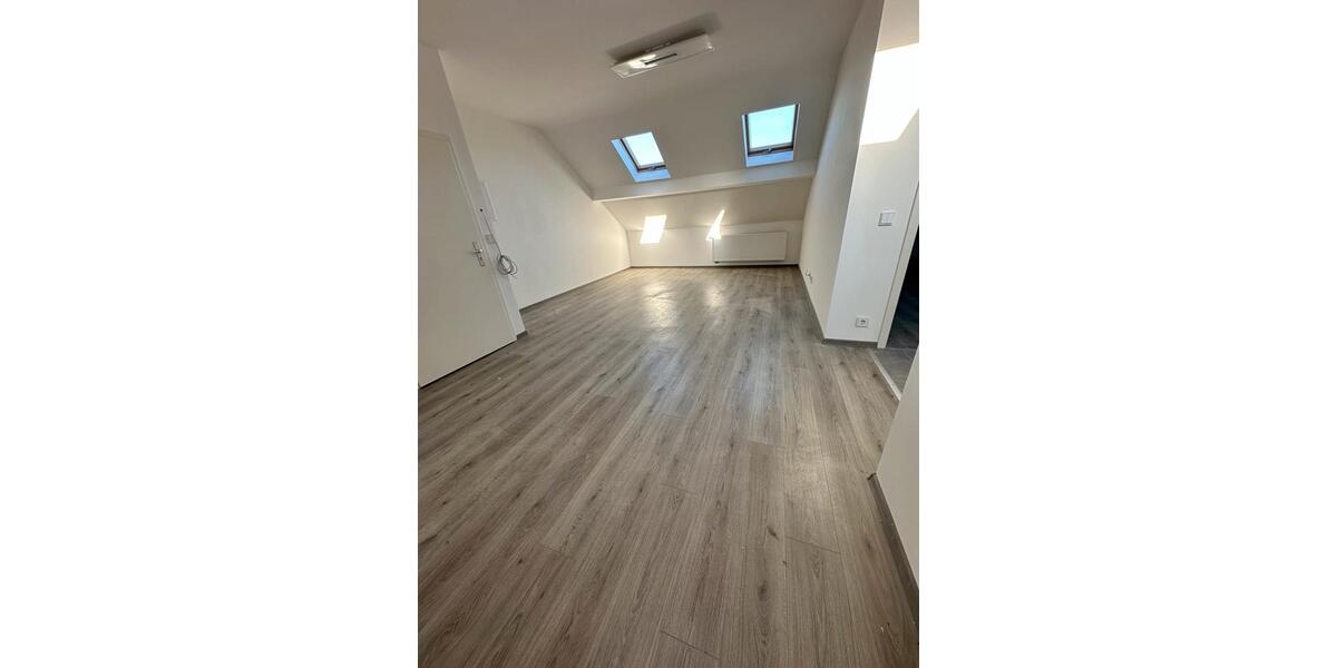 Dachgeschoßwohnung Saarbrücken Dudweiler - 2 Zimmer, 70 m&sup2;, 650&euro; | Angebot:25977452