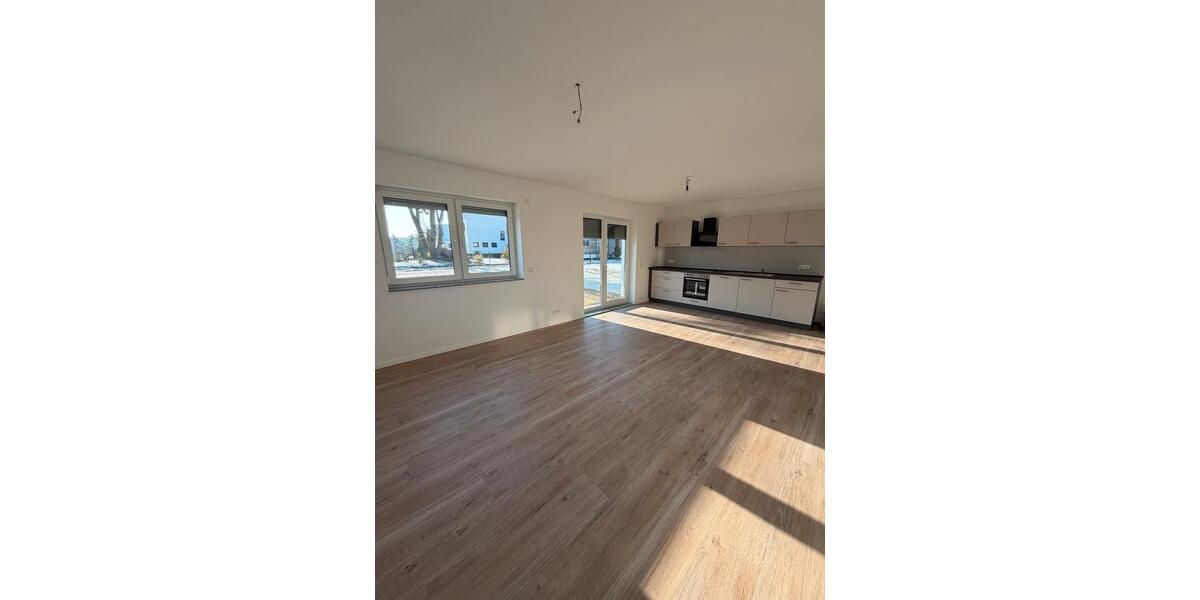Etagenwohnung Wackersdorf - 3 Zimmer, 90 m&sup2;, 1.150&euro; | Angebot:24559474