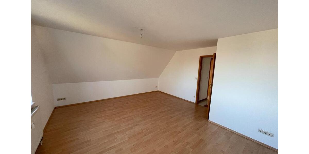 Dachgeschoßwohnung Taura - 4 Zimmer, 72 m&sup2;, 370&euro; | Angebot:26613476