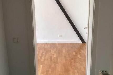 Schöne 1-Zimmerwohnung in zentraler Lage zimmer