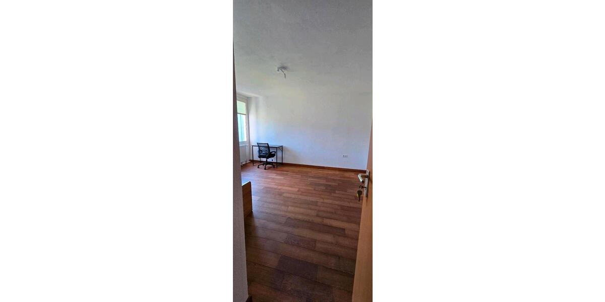 Wohnen auf Zeit Wuppertal Elberfeld - 6 Zimmer, 150 m&sup2;, 400&euro; | Angebot:26154100