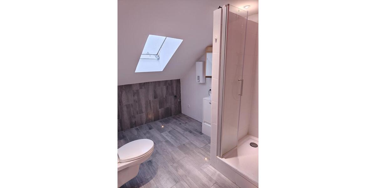 Dachgeschoßwohnung Crimmitschau - 3.5 Zimmer, 65 m&sup2;, 440&euro; | Angebot:25267386