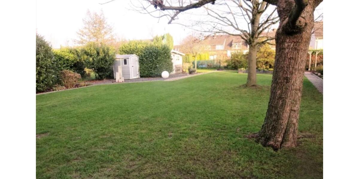 Doppelhaushälfte Mönchengladbach Süd - 7 Zimmer, 145 m&sup2;, 2.250&euro; | Angebot:24742224