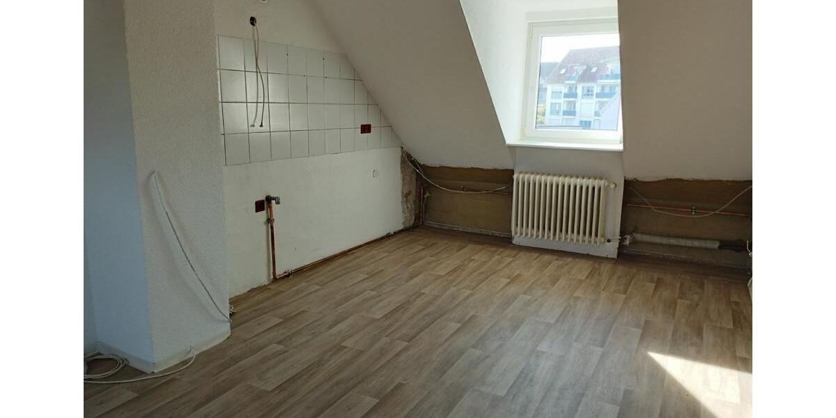 Dachgeschoßwohnung Lage - 3 Zimmer, 77 m&sup2;, 650&euro; | Angebot:25867954