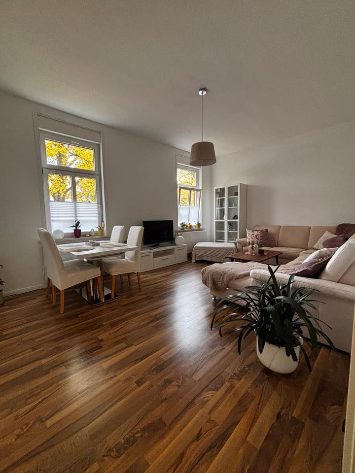Helle 4-Zimmer-Wohnung (90m²) mit Einbauküche und Keller zimmer