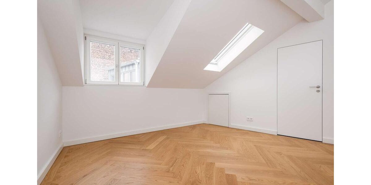 Dachgeschoßwohnung Berlin - 5 Zimmer, 211 m&sup2;, 6.328&euro; | Angebot:23795624