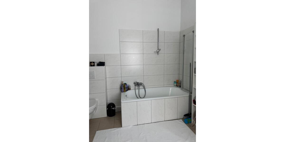 Schönes Zimmer in 3er WG in bester Lage 1 zimmer