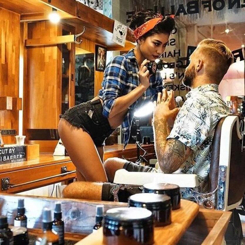 Friseursalon voll inventarisiert baldmöglichst abzugeben. zimmer