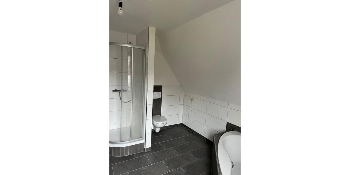 Dachgeschoßwohnung Stollberg (Erzgebirge) - 3 Zimmer, 80 m&sup2;, 560&euro; | Angebot:25171994