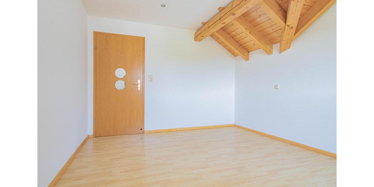 Dachgeschoßwohnung Waldshut-Tiengen Tiengen - 4.5 Zimmer, 110 m&sup2;, 750&euro; | Angebot:26630278