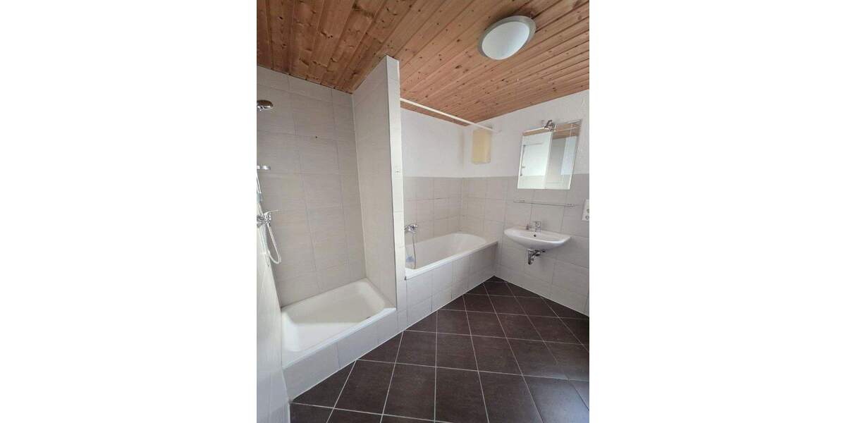 Etagenwohnung Pforzheim Nordstadt - 2 Zimmer, 67 m&sup2;, 730&euro; | Angebot:25051120