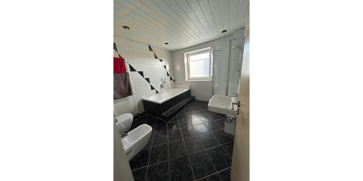 Etagenwohnung Wolfsburg Alt-Wolfsburg - 4 Zimmer, 120 m&sup2;, 990&euro; | Angebot:24783600