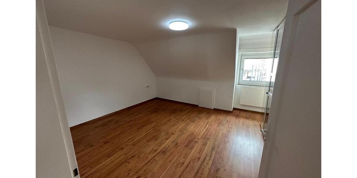 Maisonettenwohnung Stuttgart Luginsland - 5 Zimmer, 125 m&sup2;, 1.650&euro; | Angebot:25861418