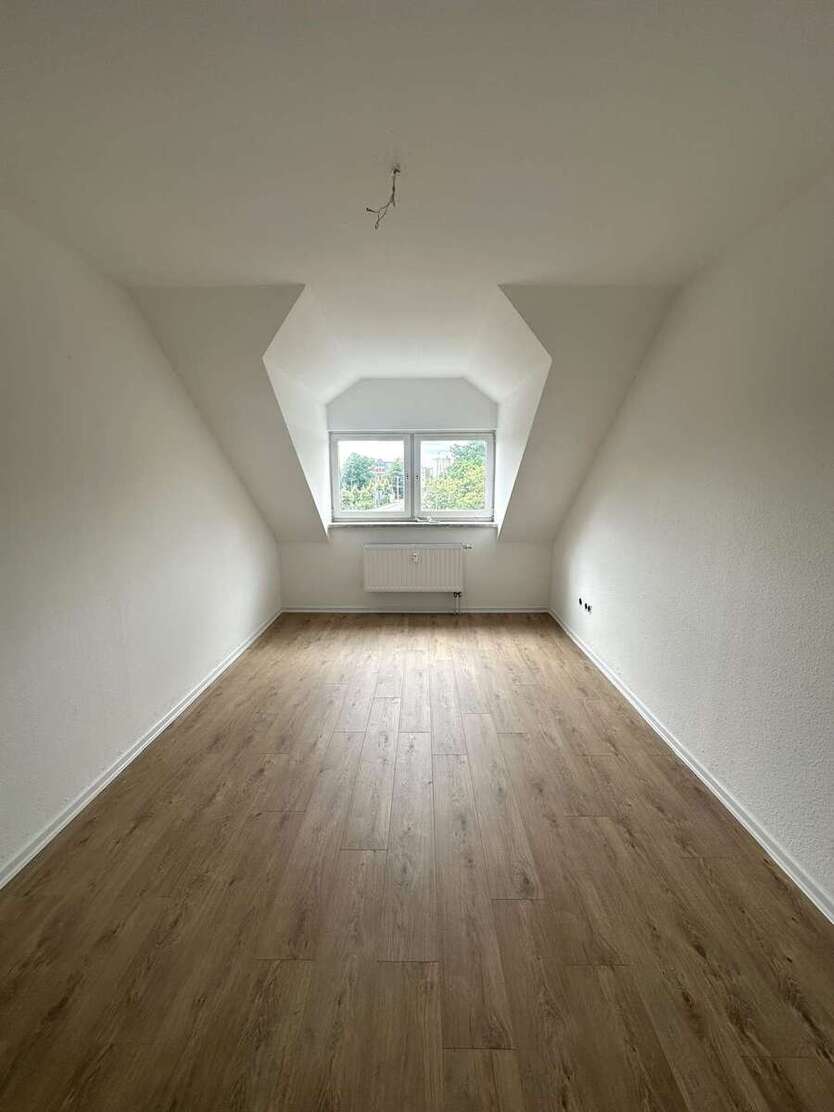 ++Erstbezug nach Sanierung - Ihre neue Dachgeschosswohnung++ 3 zimmer