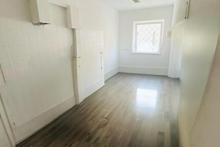 IMMO LOVE Mering- KosmetikLaserWimpernNägelMassage Raum mit ca 35qm im Friseursalon! zimmer