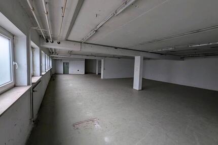 Lagerraum Halle zimmer