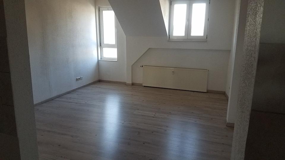 Dachgeschoßwohnung Reichenbach im Vogtland - 2 Zimmer, 51 m&sup2;, 230&euro; | Angebot:24617842