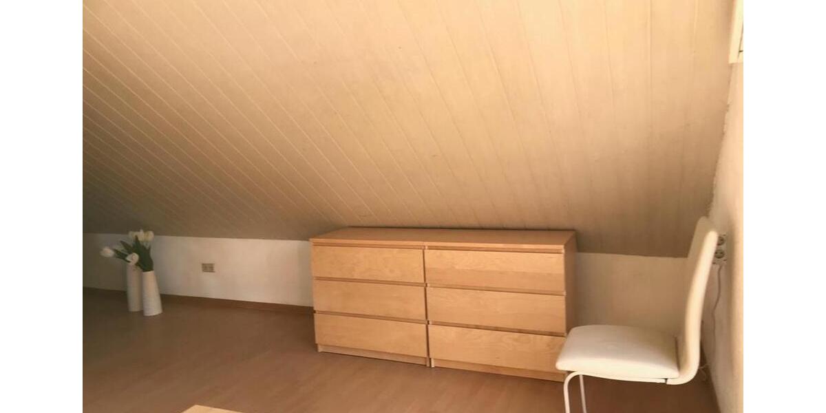 Großzügiges möbliertes Zimmer in WG 1 zimmer