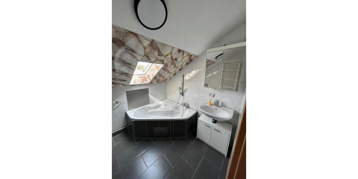 Dachgeschoßwohnung Germersheim - 5 Zimmer, 100 m&sup2;, 15&euro; | Angebot:26042576