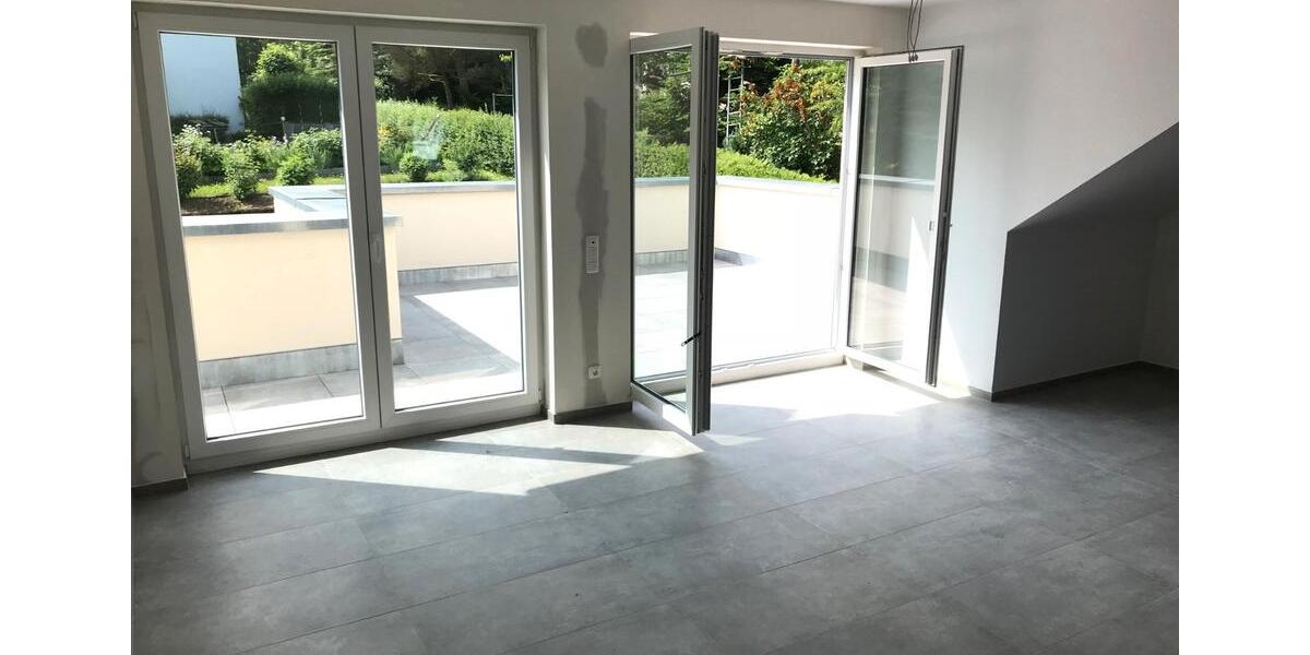 Dachgeschoßwohnung Margetshöchheim - 3 Zimmer, 130 m&sup2;, 1.750&euro; | Angebot:26048583