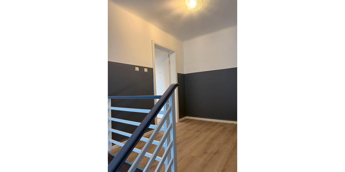 Dachgeschoßwohnung Saarbrücken West - 3 Zimmer, 80 m&sup2;, 1.050&euro; | Angebot:25171350