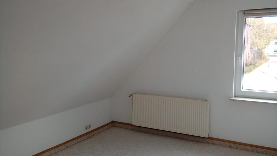 Dachgeschoßwohnung Demmin - 2.5 Zimmer, 53 m&sup2;, 370&euro; | Angebot:26588138