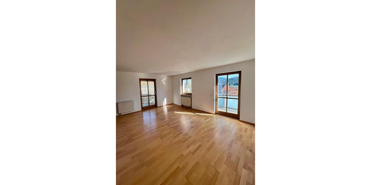 Etagenwohnung Bodenmais - 3 Zimmer, 85 m&sup2;, 980&euro; | Angebot:26272773