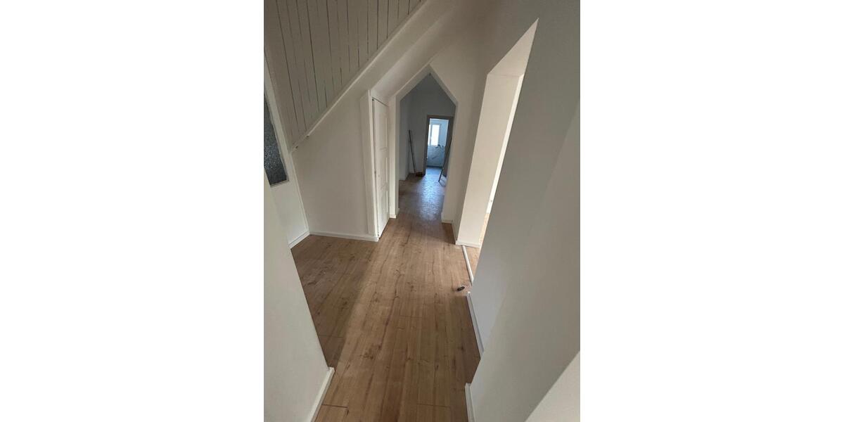 Dachgeschoßwohnung Saarbrücken Malstatt - 4 Zimmer, 135 m&sup2;, 900&euro; | Angebot:24611926