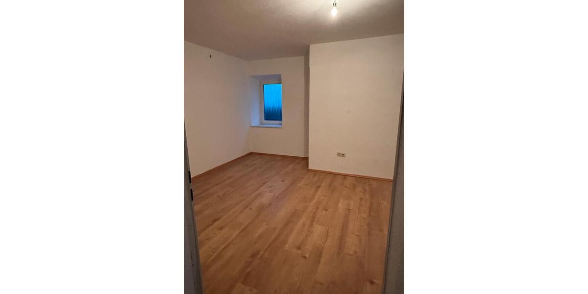 Etagenwohnung Langquaid - 3 Zimmer, 75 m&sup2;, 500&euro; | Angebot:26178361